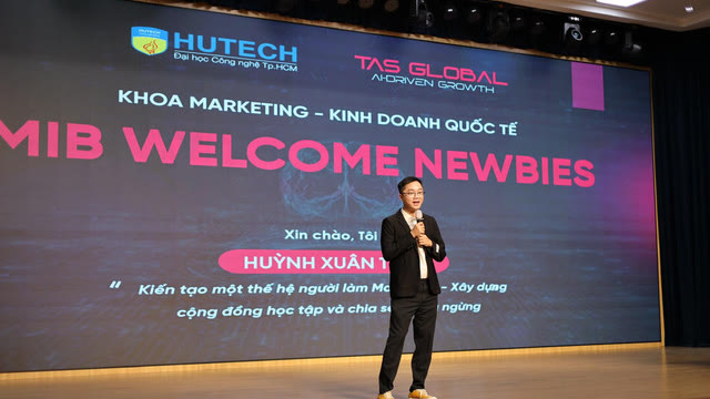 Huỳnh Xuân Tùng chia sẻ tại Đại học Hutech
