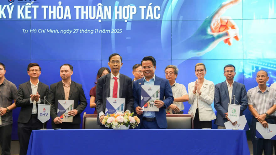 Học viên thực hành tại lớp AI Media